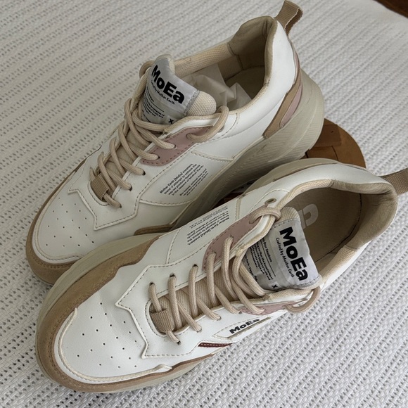 MoEa Gen 5 trainers - Picture 3 of 7